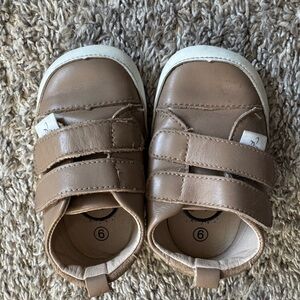 Little Love Bug casual low top toddler shoes, light brown, size 6